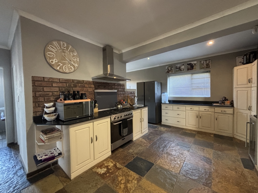 4 Bedroom Property for Sale in Humerail Eastern Cape